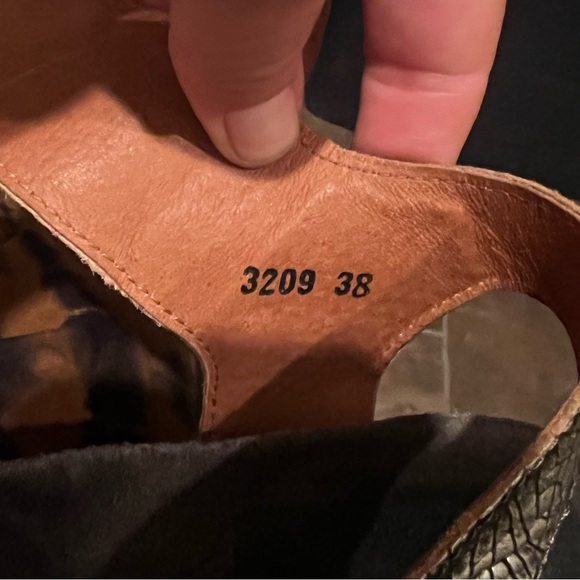 Taos Carousel  Low Heel Sandal Size 38 - Picture 3 of 11